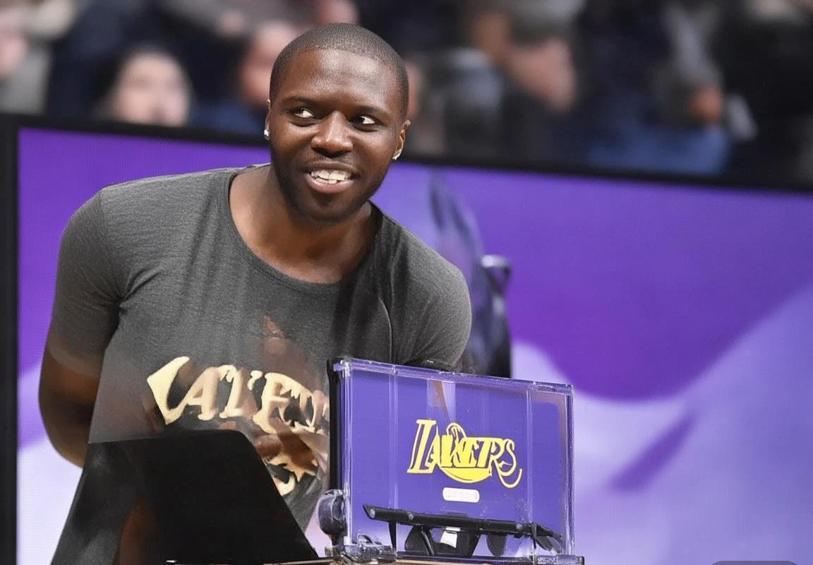 洛杉矶湖人瞄准雄鹿队字母哥，欲组勒布朗·詹姆斯与安东尼·戴维斯超级三巨头